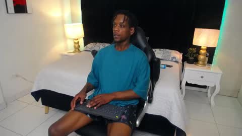 Snapshot of skylerbigxxx chatting on June 6, 4:39 am SKYLERBIGXXX online show from June 6, 4:39 am