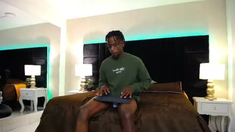 Snapshot of skylerbigxxx chatting on July 16, 3:45 am SKYLERBIGXXX online show from July 16, 3:45 am