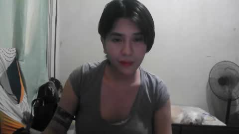 Snapshot of skylerfox90210 chatting on January 18, 4:27 am Skylersworld online show from January 18, 4:27 am