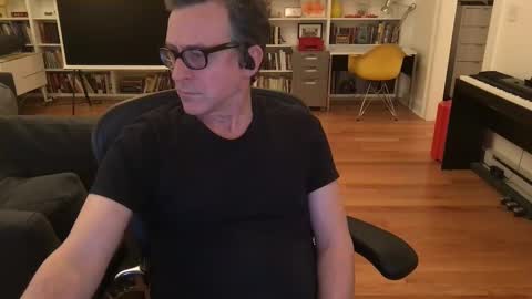 Skyline3371 online show from February 8, 7:15 am