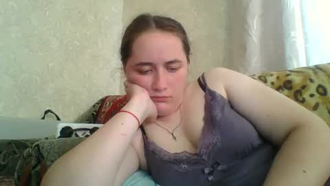 skyressie333 online show from June 15, 2:41 pm