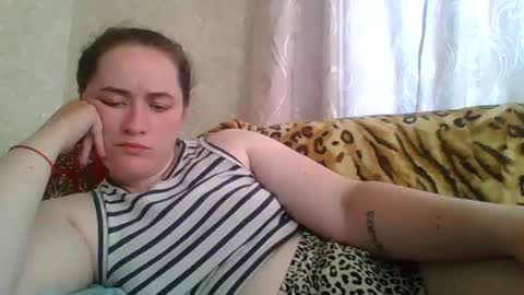skyressie333 online show from June 18, 2:21 pm