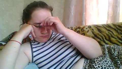 skyressie333 online show from June 20, 10:40 am