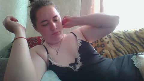 skyressie333 online show from June 24, 6:45 am