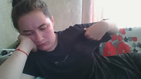 skyressie333 online show from July 3, 7:04 am
