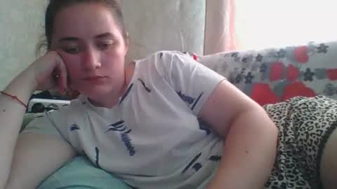 skyressie333 online show from July 4, 8:20 am