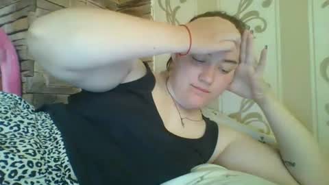 skyressie333 online show from July 8, 5:45 am