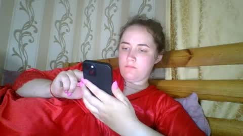 skyressie333 online show from July 19, 6:55 pm