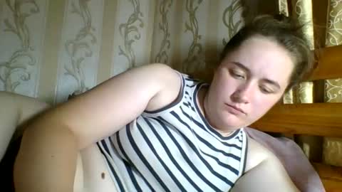 skyressie333 online show from July 27, 7:10 pm