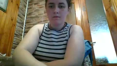 skyressie333 online show from July 28, 3:32 pm
