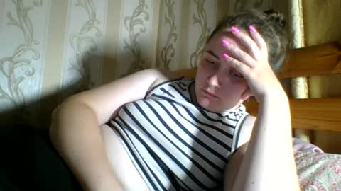 skyressie333 online show from July 29, 7:34 pm