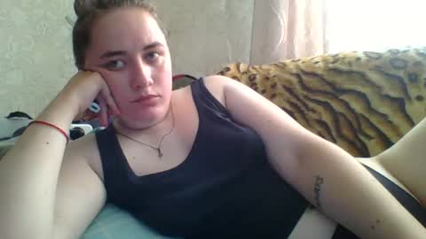 skyressie333 online show from August 4, 6:38 am