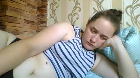 skyressie333 online show from August 6, 4:58 am