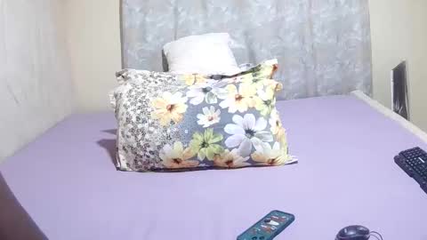 Snapshot of slender_sweetbabe chatting on April 20, 11:13 am slender_sweetbabe online show from April 20, 11:13 am