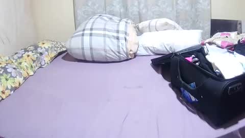 Snapshot of slender_sweetbabe chatting on June 2, 6:26 am slender_sweetbabe online show from June 2, 6:26 am
