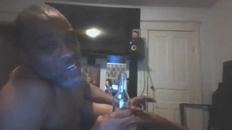 Snapshot of slim484035 chatting on February 11, 12:15 am Slim8975 online show from February 11, 12:15 am