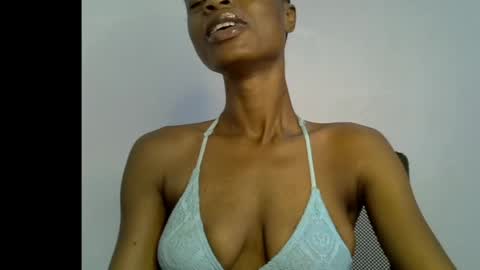 Snapshot of slim_petitqueen chatting on April 15, 7:37 am Alice online show from April 15, 7:37 am