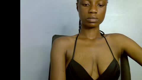 Snapshot of slim_petitqueen chatting on April 18, 7:07 pm Alice online show from April 18, 7:07 pm