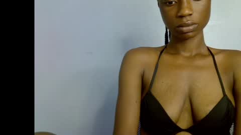 Snapshot of slim_petitqueen chatting on April 19, 8:02 am Alice online show from April 19, 8:02 am