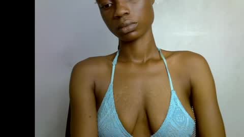 Snapshot of slim_petitqueen chatting on April 20, 7:37 pm Alice online show from April 20, 7:37 pm
