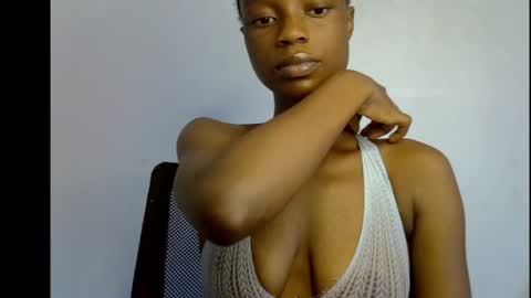 Snapshot of slim_petitqueen chatting on April 27, 9:40 am Alice online show from April 27, 9:40 am