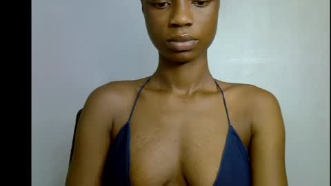 Snapshot of slim_petitqueen chatting on April 29, 7:45 am Alice online show from April 29, 7:45 am