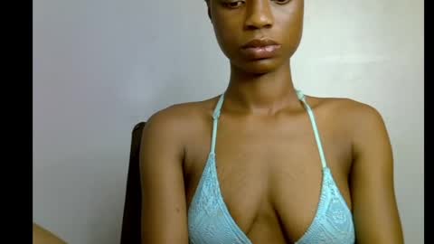 Snapshot of slim_petitqueen chatting on May 5, 8:17 pm Alice online show from May 5, 8:17 pm