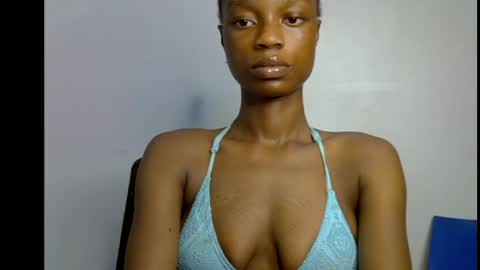 Snapshot of slim_petitqueen chatting on May 19, 6:53 am Alice online show from May 19, 6:53 am