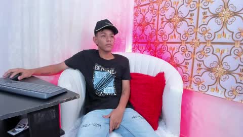 Snapshot of slimlatino_ chatting on April 5, 12:13 pm SlimLatino online show from April 5, 12:13 pm