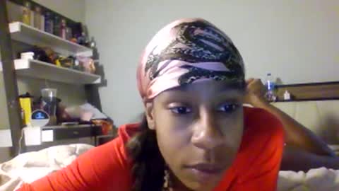 Snapshot of slimmmgooodiexoxo chatting on December 18, 3:00 pm slimmmgooodiexoxo online show from December 18, 3:00 pm