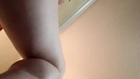 Snapshot of slimwest369 chatting on May 17, 4:21 am slimwest369 online show from May 17, 4:21 am