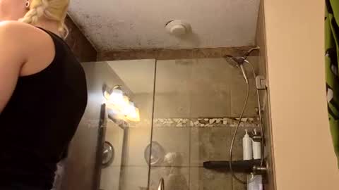 Snapshot of slip_inslide chatting on March 2, 5:31 pm slip_inslide online show from March 2, 5:31 pm