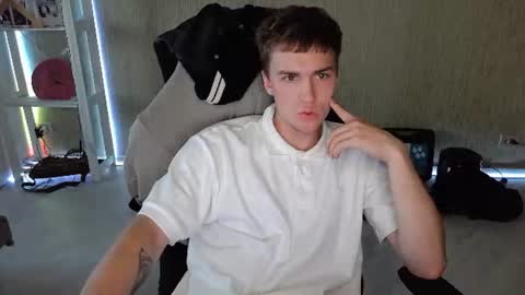 Snapshot of slippery_baby chatting on July 17, 6:46 pm Mila online show from July 17, 6:46 pm