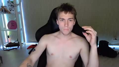 Snapshot of slippery_baby chatting on July 20, 8:33 pm Mila online show from July 20, 8:33 pm