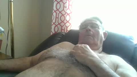 Snapshot of slippery_duck chatting on December 19, 5:29 pm slippery_duck online show from December 19, 5:29 pm