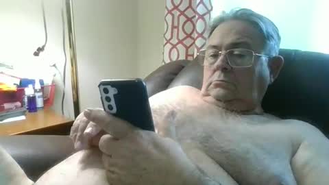 Snapshot of slippery_duck chatting on December 21, 2:04 pm slippery_duck online show from December 21, 2:04 pm