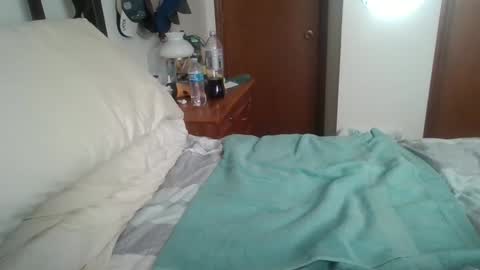 Snapshot of slippery_duck chatting on January 23, 6:35 pm slippery_duck online show from January 23, 6:35 pm