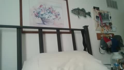 Snapshot of slippery_duck chatting on January 25, 5:51 pm slippery_duck online show from January 25, 5:51 pm