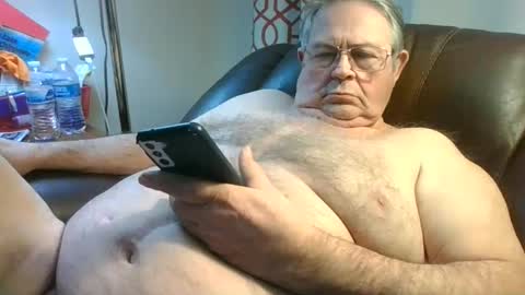 Snapshot of slippery_duck chatting on February 8, 1:11 pm slippery_duck online show from February 8, 1:11 pm