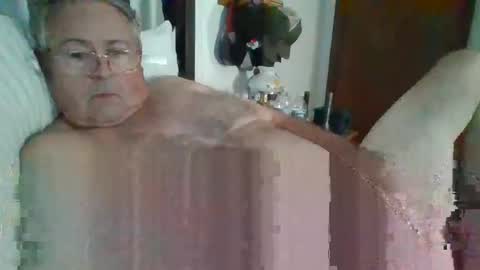 Snapshot of slippery_duck chatting on September 26, 1:15 pm slippery_duck online show from September 26, 1:15 pm