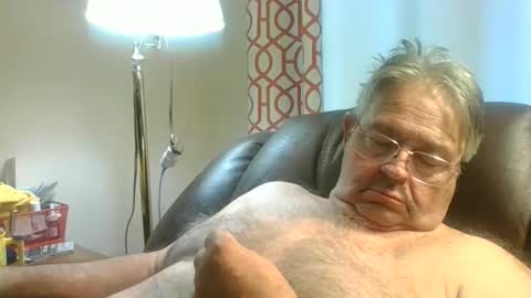 Snapshot of slippery_duck chatting on November 9, 1:42 pm slippery_duck online show from November 9, 1:42 pm