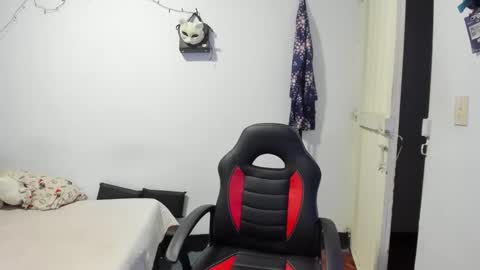 slone03 online show from December 3, 11:47 pm