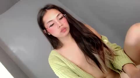 slut4attention online show from March 22, 5:22 am