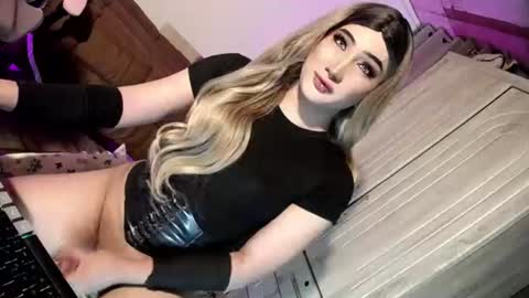 Snapshot of slut_bigcock chatting on June 20, 5:54 am Nathalie online show from June 20, 5:54 am