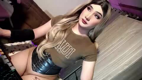 Snapshot of slut_bigcock chatting on July 2, 7:47 am Nathalie online show from July 2, 7:47 am