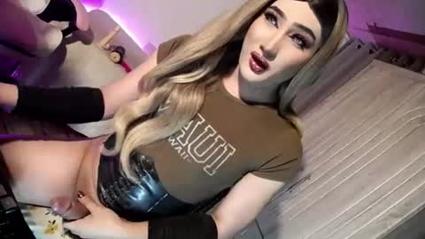 Snapshot of slut_bigcock chatting on July 14, 9:25 am Nathalie online show from July 14, 9:25 am