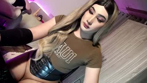 Snapshot of slut_bigcock chatting on July 14, 10:21 am Nathalie online show from July 14, 10:21 am