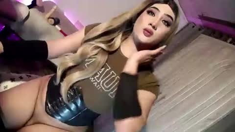 Snapshot of slut_bigcock chatting on July 17, 7:48 am Nathalie online show from July 17, 7:48 am