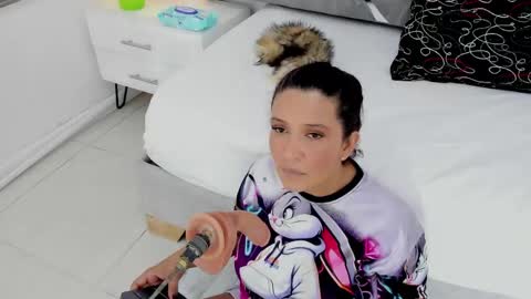 Snapshot of slut_milf_ chatting on May 6, 7:19 pm slut_milf_ online show from May 6, 7:19 pm