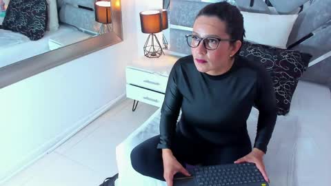 Snapshot of slut_milf_ chatting on May 9, 4:01 pm slut_milf_ online show from May 9, 4:01 pm